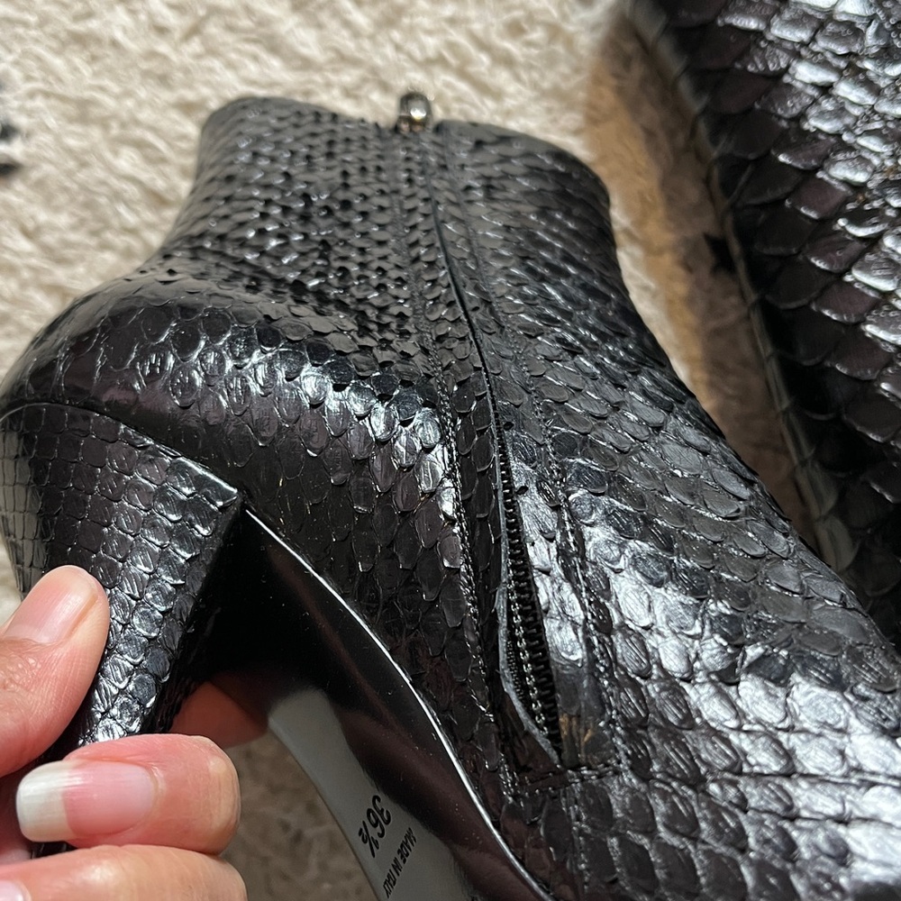 Saint Laurent size 36.5 Black Python booties Textured Ankle Boots - Picture 9 of 13